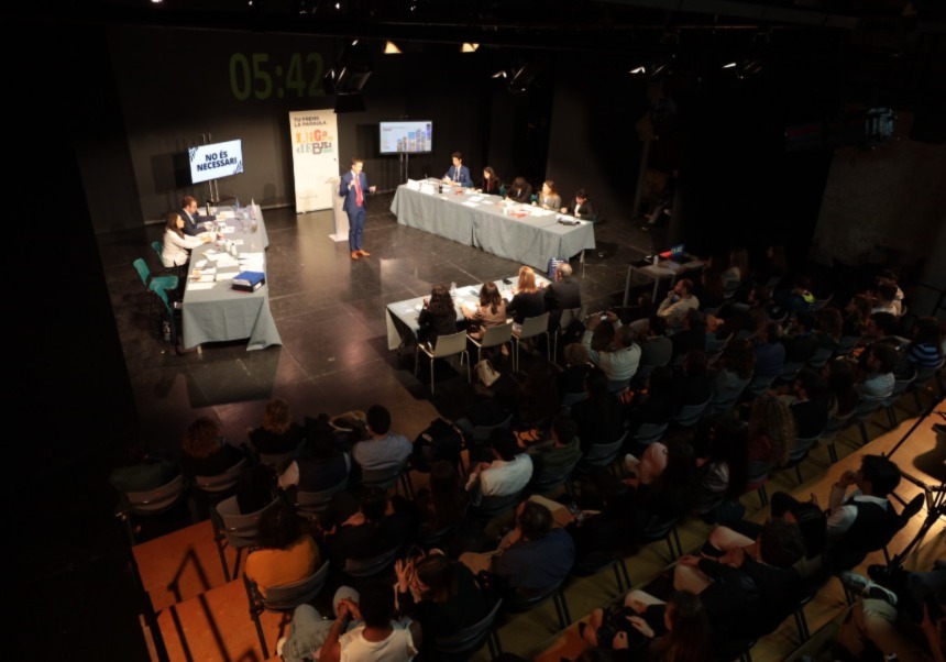 A moment of the final of the University Debate League 2023 / UV